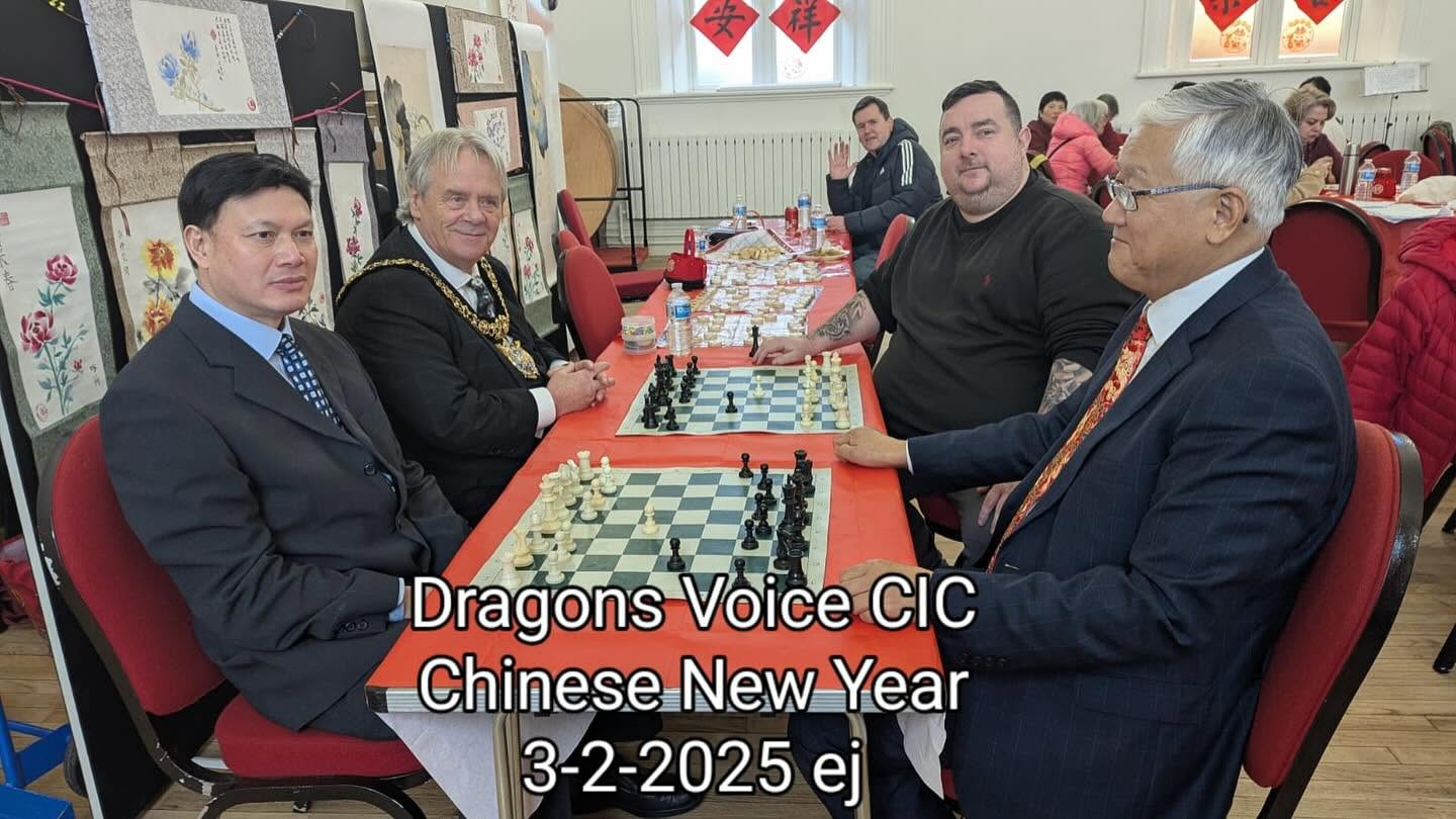 the-lord-mayor-trying-his-hands-at-xiangqi-chinese-chess